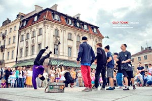 英格兰队遭遇惊险比赛，成功晋级